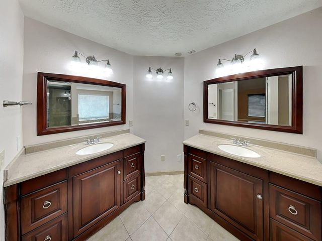 1028 Chesterwood Drive, Pearland, TX 77581