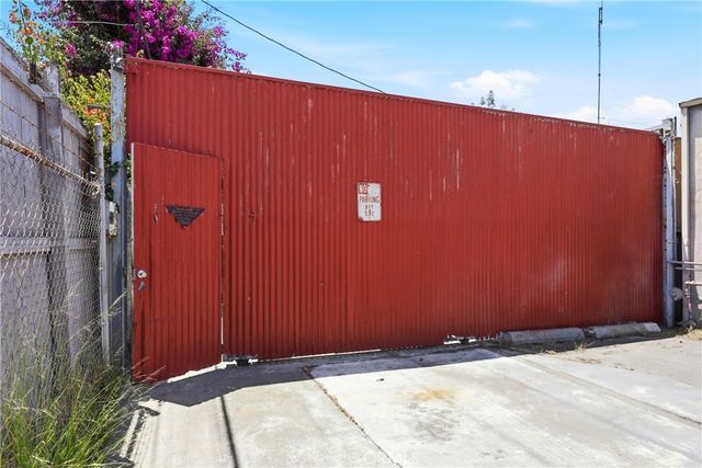 5582 Atlantic, Long Beach, CA 90805