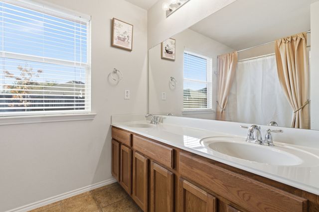 2011 Pine Knot Drive, Heartland, TX 75126