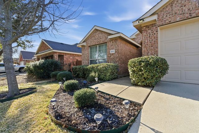 2011 Pine Knot Drive, Heartland, TX 75126