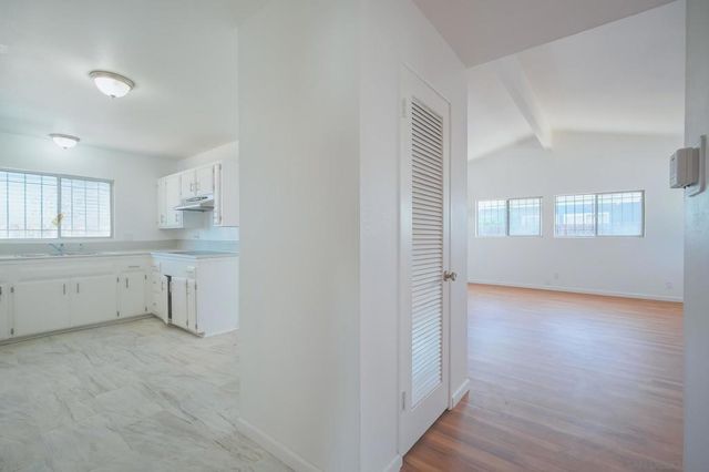 6837 Forum St, San Diego, CA 92111