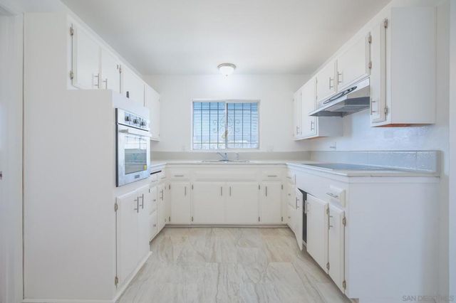 6837 Forum St, San Diego, CA 92111