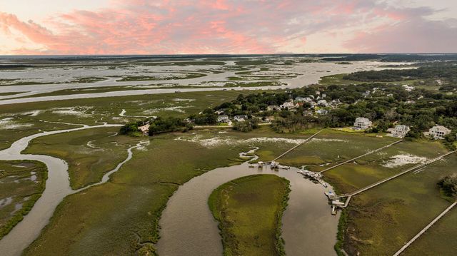 559 Schooner Road, Charleston, SC 29412