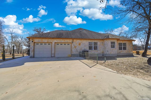 228 county road 6864, Natalia, TX 78059