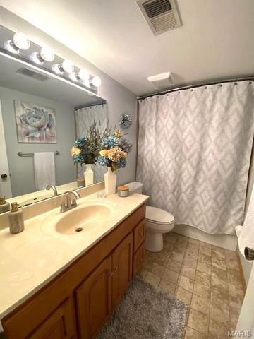 1324 Holgate Drive G2, Ballwin, MO 63021