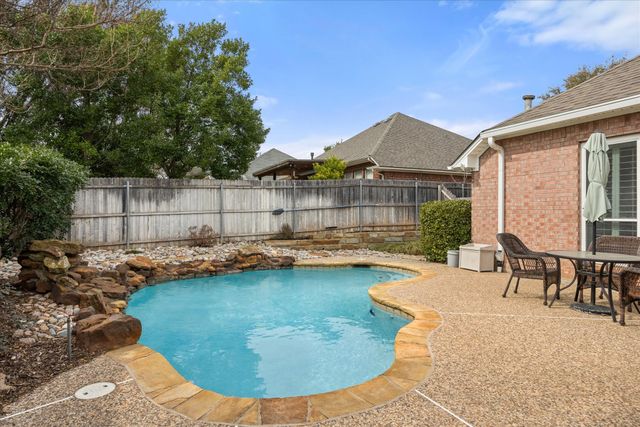 1116 Carousel Drive, Bedford, TX 76021