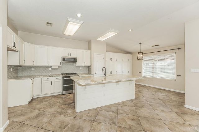 1847 W Heather Lane, Hanford, CA 93230