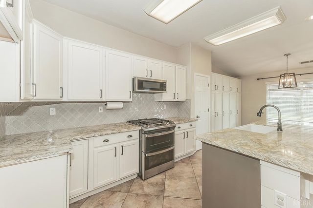 1847 W Heather Lane, Hanford, CA 93230