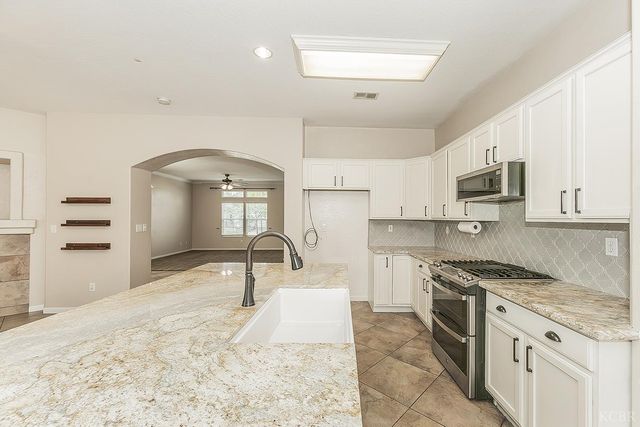 1847 W Heather Lane, Hanford, CA 93230