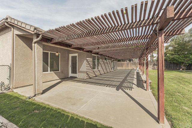 1847 W Heather Lane, Hanford, CA 93230