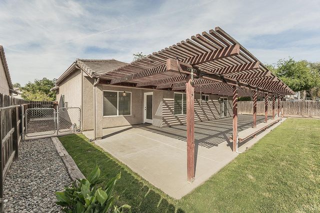 1847 W Heather Lane, Hanford, CA 93230