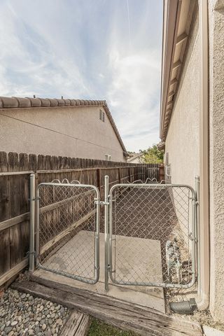 1847 W Heather Lane, Hanford, CA 93230