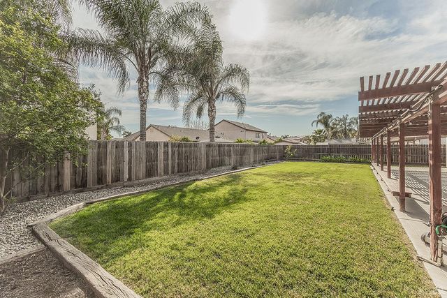 1847 W Heather Lane, Hanford, CA 93230