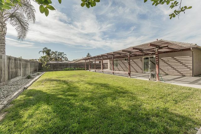 1847 W Heather Lane, Hanford, CA 93230