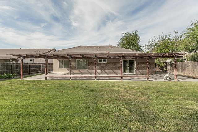 1847 W Heather Lane, Hanford, CA 93230
