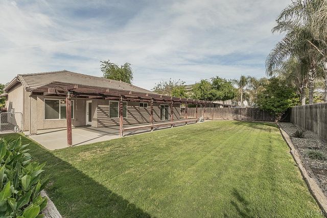 1847 W Heather Lane, Hanford, CA 93230