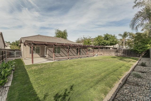 1847 W Heather Lane, Hanford, CA 93230