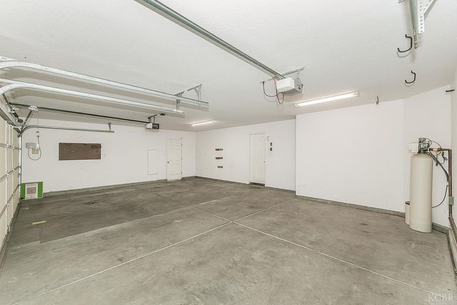 1847 W Heather Lane, Hanford, CA 93230