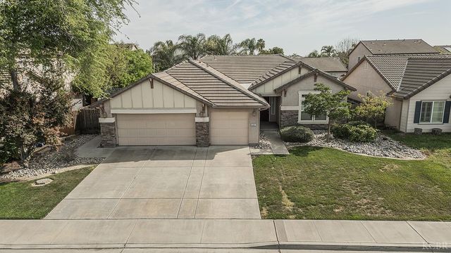 1847 W Heather Lane, Hanford, CA 93230