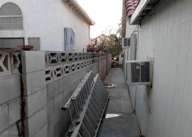 1747 Angel Falls Street, Las Vegas, NV 89142