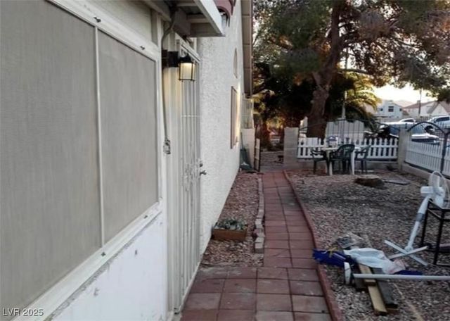 1747 Angel Falls Street, Las Vegas, NV 89142