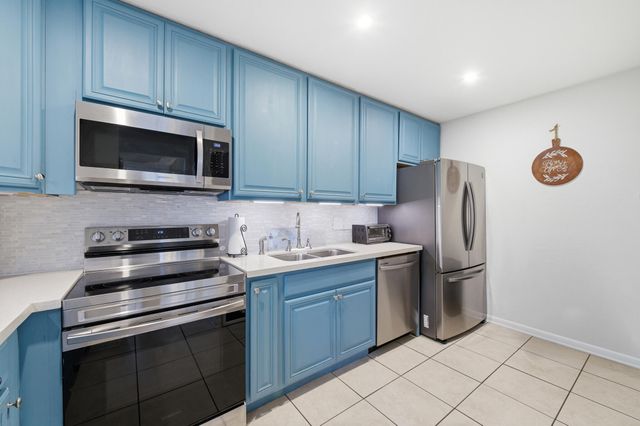 4702 Holly Lake Drive, Greenacres, FL 33463