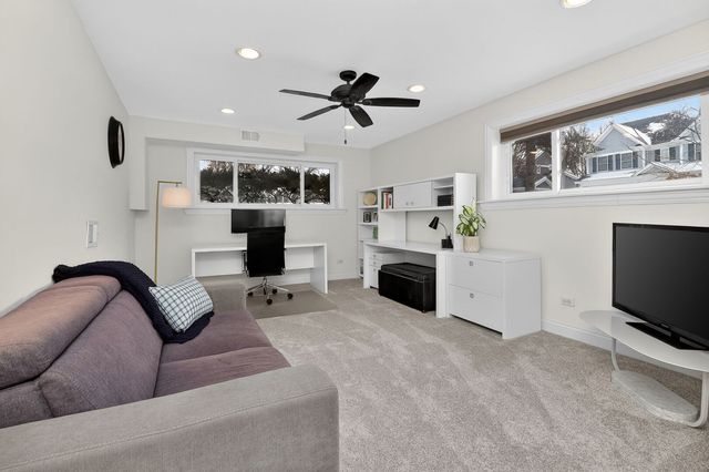 404 Lawrence Avenue, Glen Ellyn, IL 60137