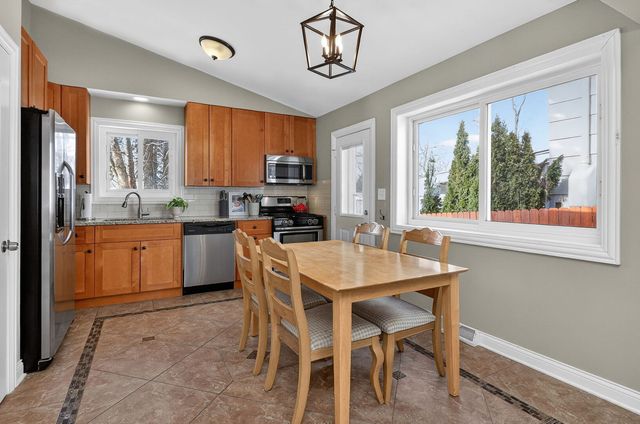 404 Lawrence Avenue, Glen Ellyn, IL 60137