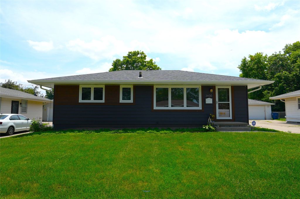 3600 Brinkwood Road, Des Moines, IA 50310