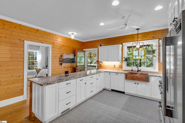 512 Cliff Ridge Drive, Cleveland, SC 29635