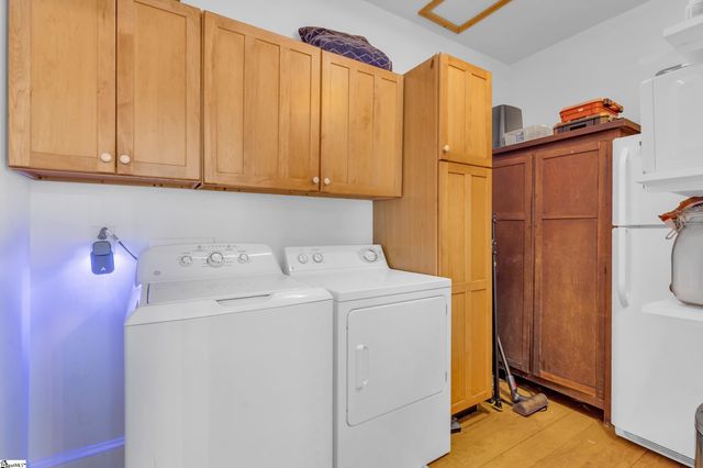 512 Cliff Ridge Drive, Cleveland, SC 29635