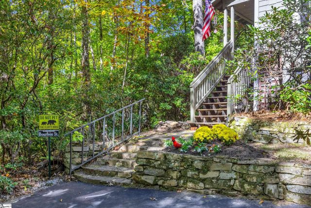 512 Cliff Ridge Drive, Cleveland, SC 29635