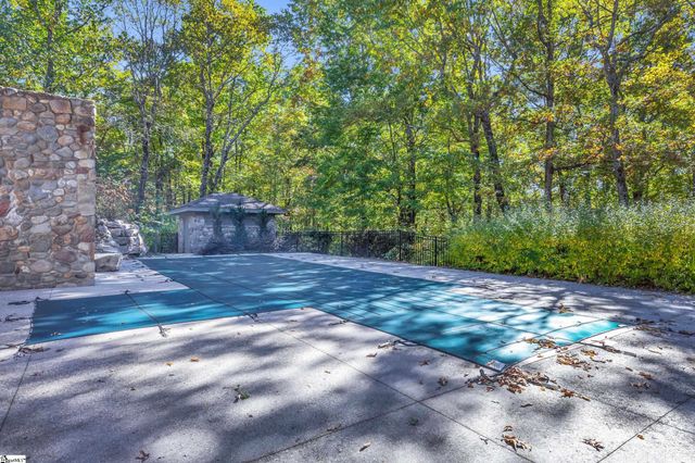 512 Cliff Ridge Drive, Cleveland, SC 29635