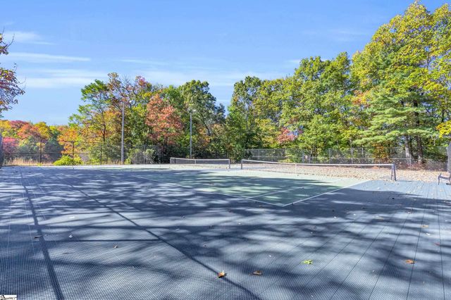 512 Cliff Ridge Drive, Cleveland, SC 29635
