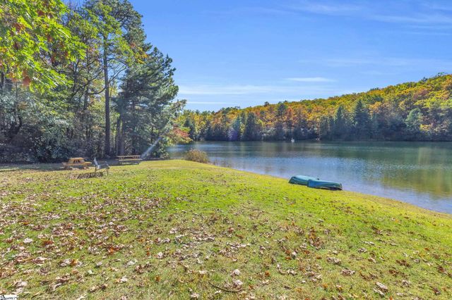 512 Cliff Ridge Drive, Cleveland, SC 29635