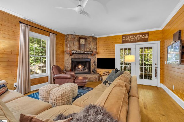 512 Cliff Ridge Drive, Cleveland, SC 29635