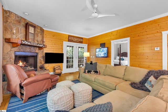 512 Cliff Ridge Drive, Cleveland, SC 29635