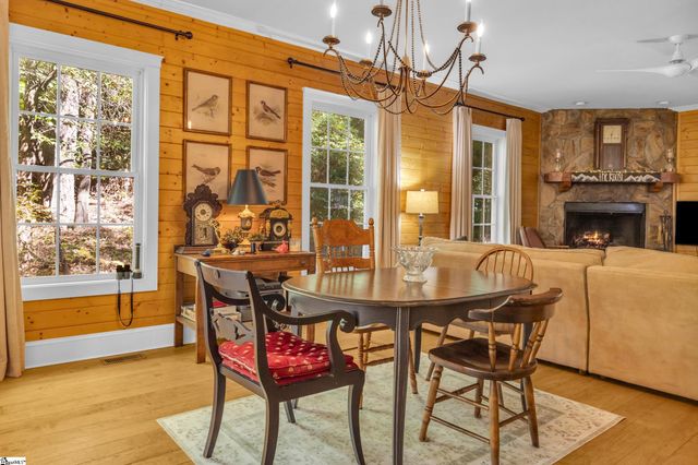 512 Cliff Ridge Drive, Cleveland, SC 29635