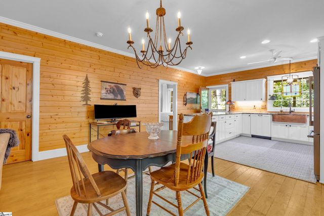512 Cliff Ridge Drive, Cleveland, SC 29635