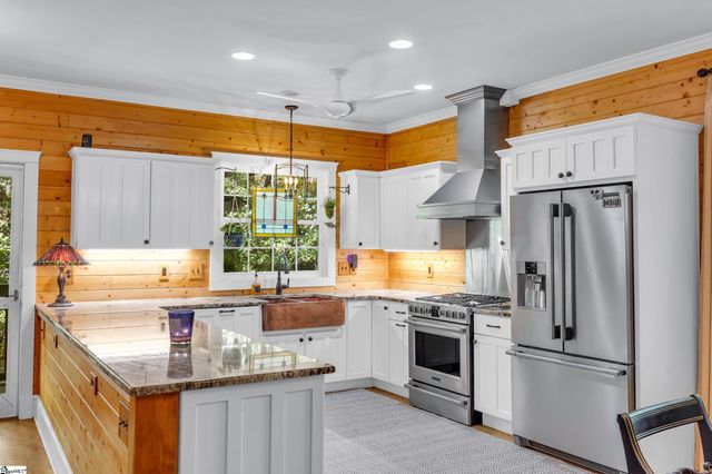 512 Cliff Ridge Drive, Cleveland, SC 29635