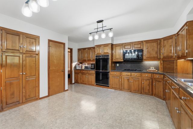 1190 Cambridge Circle, Benton, AR 72019