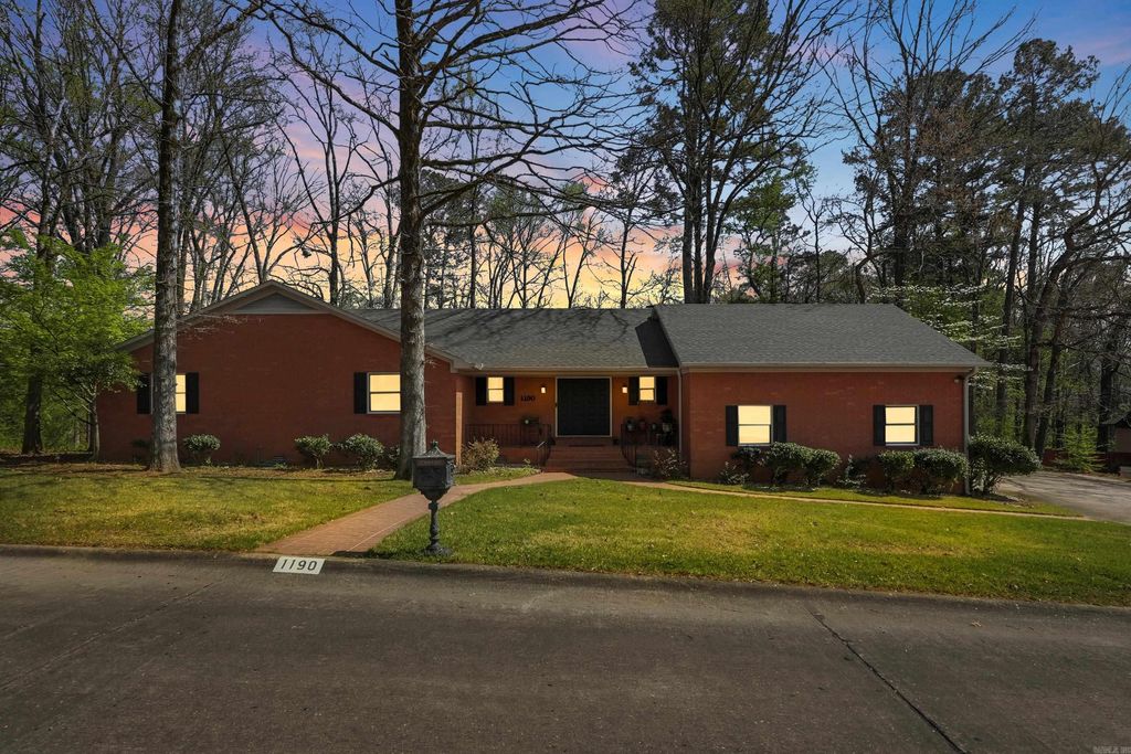 1190 Cambridge Circle, Benton, AR 72019