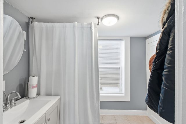 29 Central Street, Derry, NH 03038