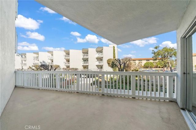 650 The Village 106, Redondo Beach, CA 90277