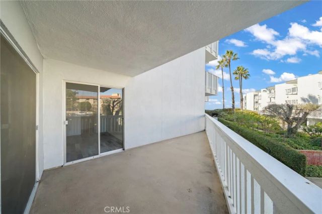 650 The Village 106, Redondo Beach, CA 90277