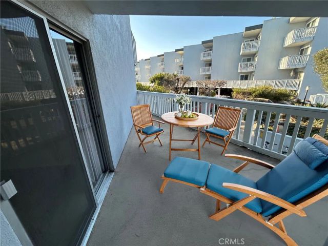 650 The Village 106, Redondo Beach, CA 90277