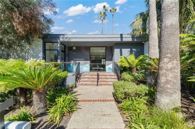 650 The Village 106, Redondo Beach, CA 90277