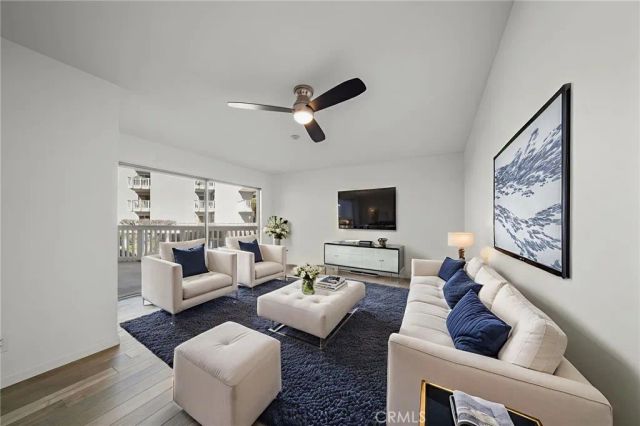 650 The Village 106, Redondo Beach, CA 90277