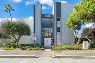 650 The Village 106, Redondo Beach, CA 90277
