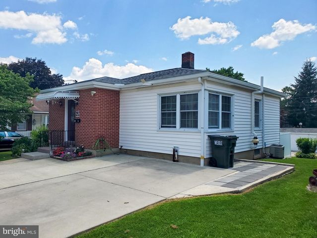 216 W CHESTNUT ST, Cleona, PA 17042